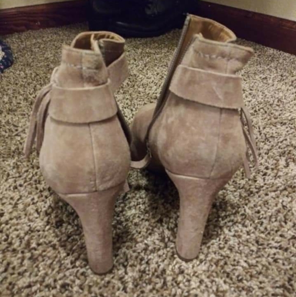 Beautiful Heeled Boots! - Picture 3 of 4